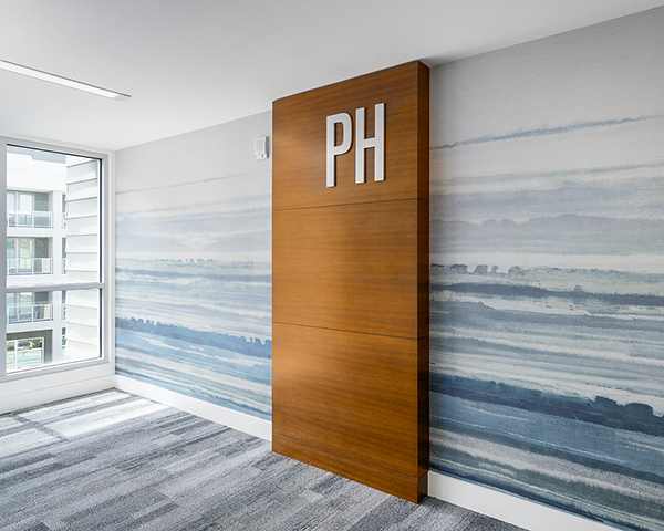 Benefits of Commercial Wallcovering in Orange County, CA